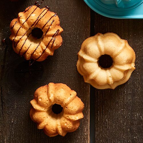 Mini Classic Vanilla Bundt Cakes